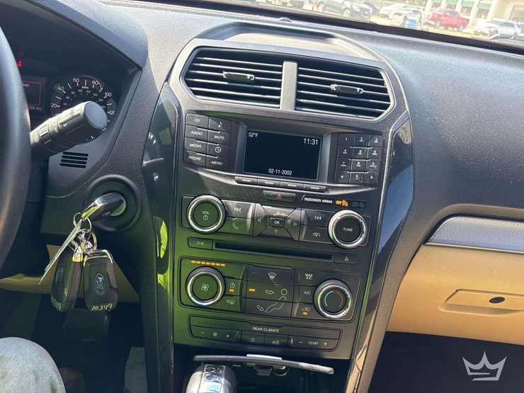 2017-ford-explorer-image-14