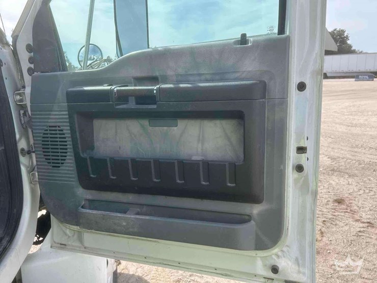 2013-ford-f750-image-25