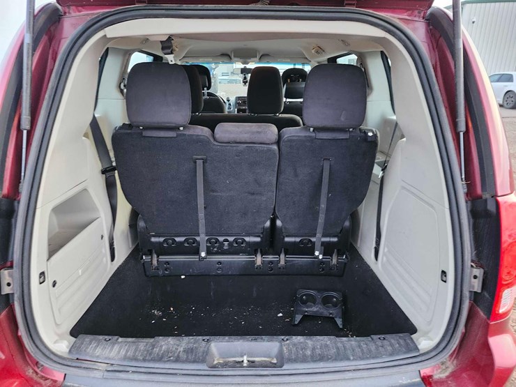 2014-dodge-grand-caravan-se-image-10