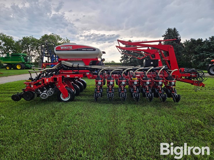 2007-white-8524c-24r20-planter-image-5