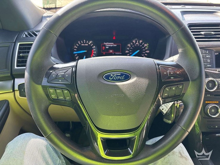 2017-ford-explorer-image-13