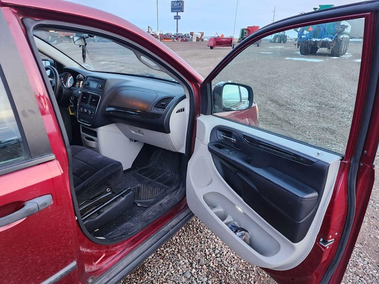 2014-dodge-grand-caravan-se-image-44