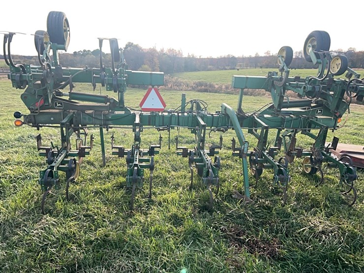 john-deere-8-image-12