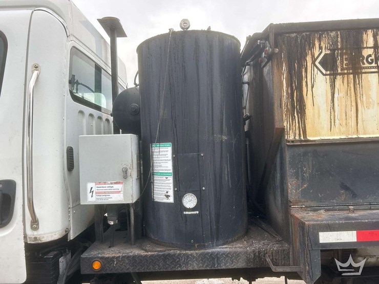 2014-freightliner-m2-106-image-30