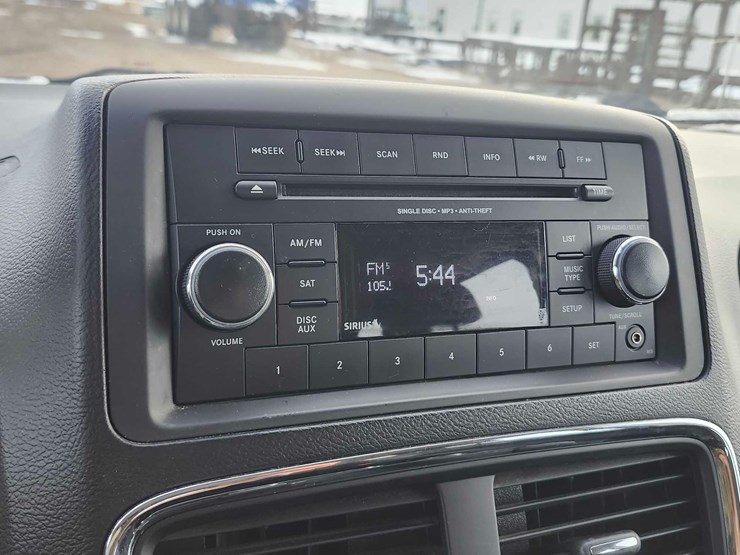 2015-dodge-grand-caravan-image-28