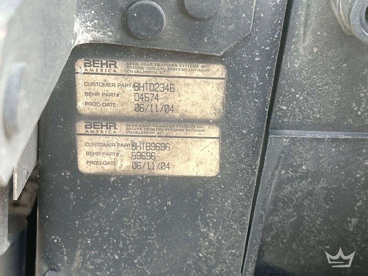 2005-freightliner-m2-106-image-10