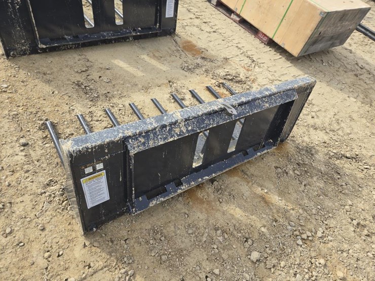 #6009-•-new-wolverine-skid-steer-x-treme-manure-fork-63"-w-image-2