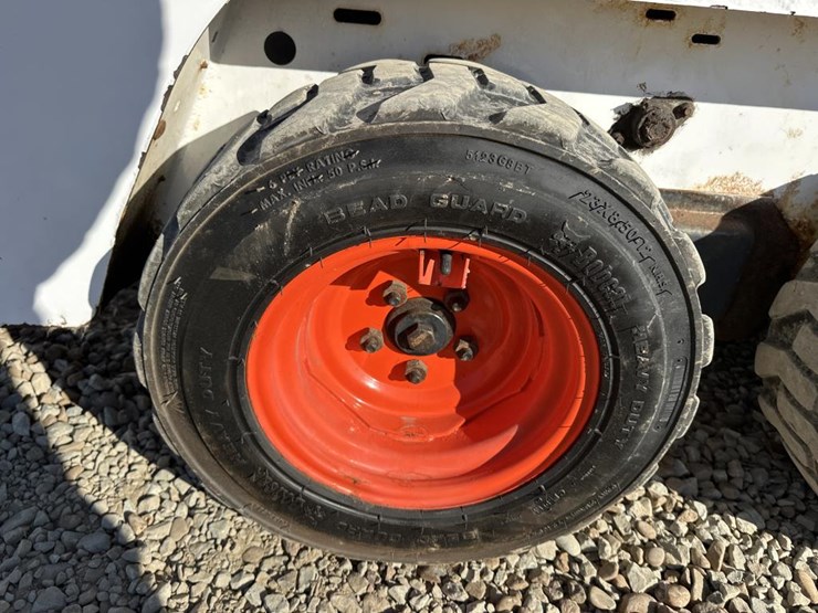 2015-bobcat-s70-image-34