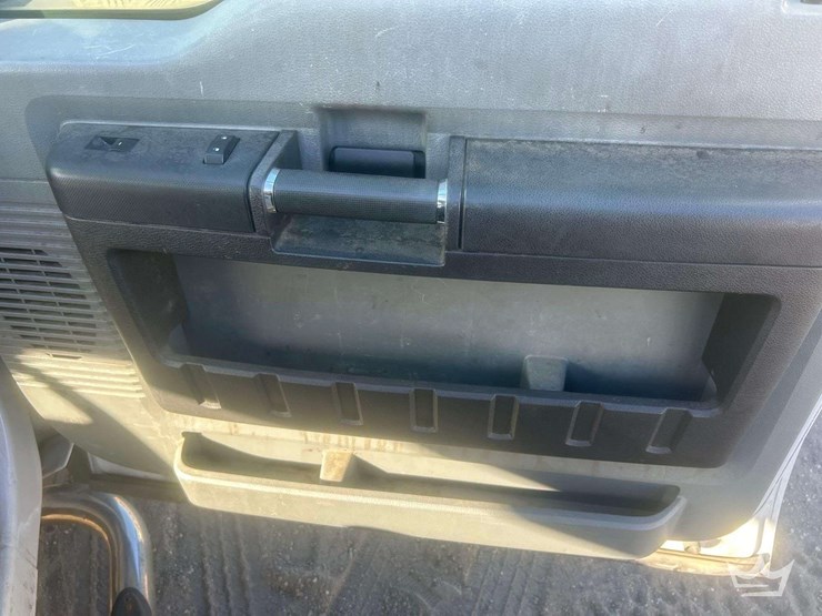 2012-ford-f550-image-32