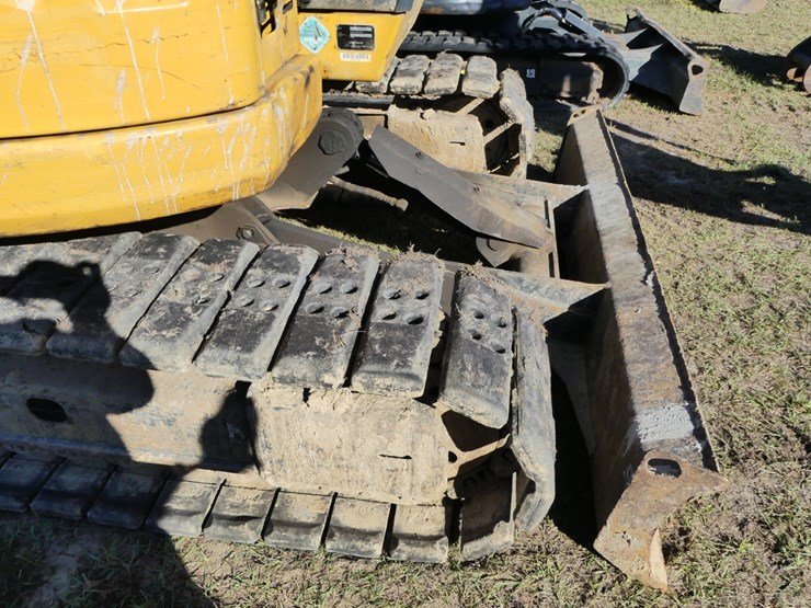 2021-deere-75g-image-13