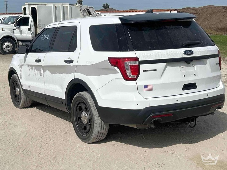 2017-ford-explorer-image-4
