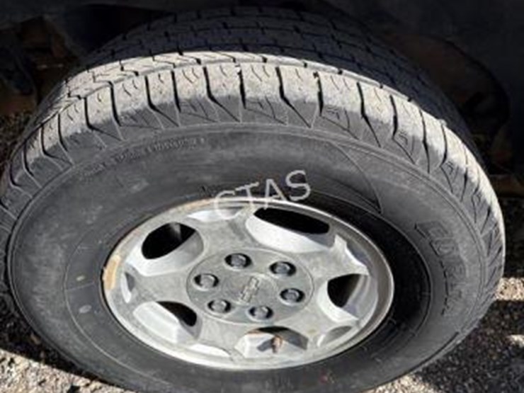 2005-chevrolet-tahoe-image-12