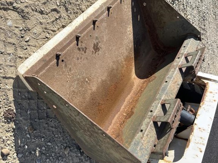 2015-bobcat-s70-image-9