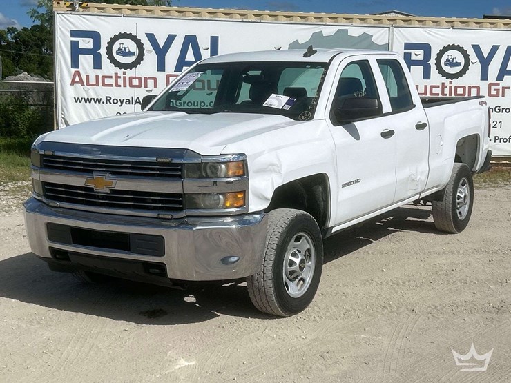 2015-chevrolet-silverado-2500-image-1