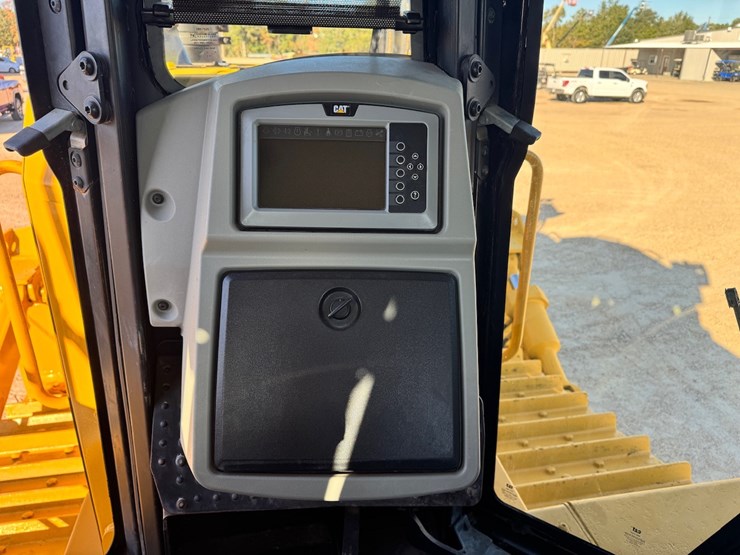 2019-caterpillar-d8t-image-41