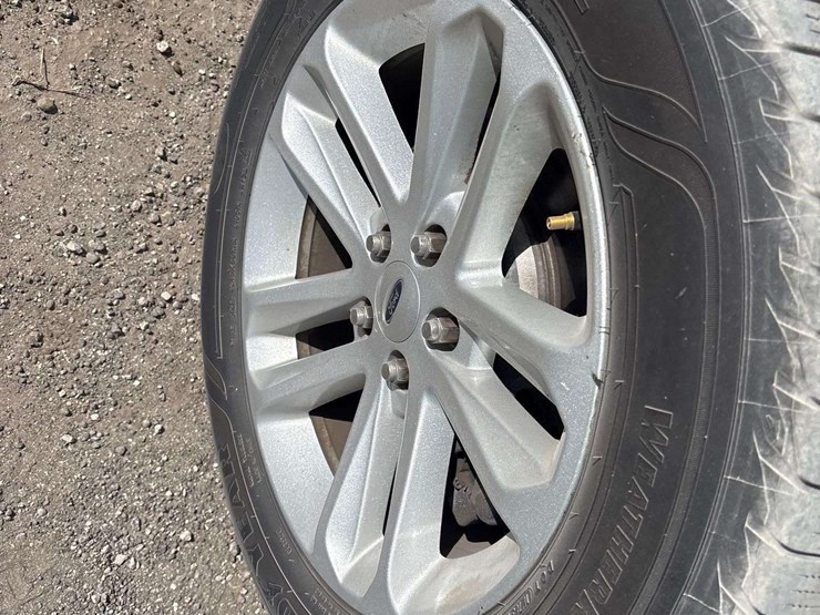 2017-ford-explorer-image-26