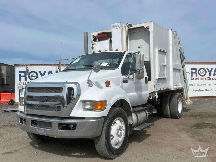 2013-ford-f750-image-1