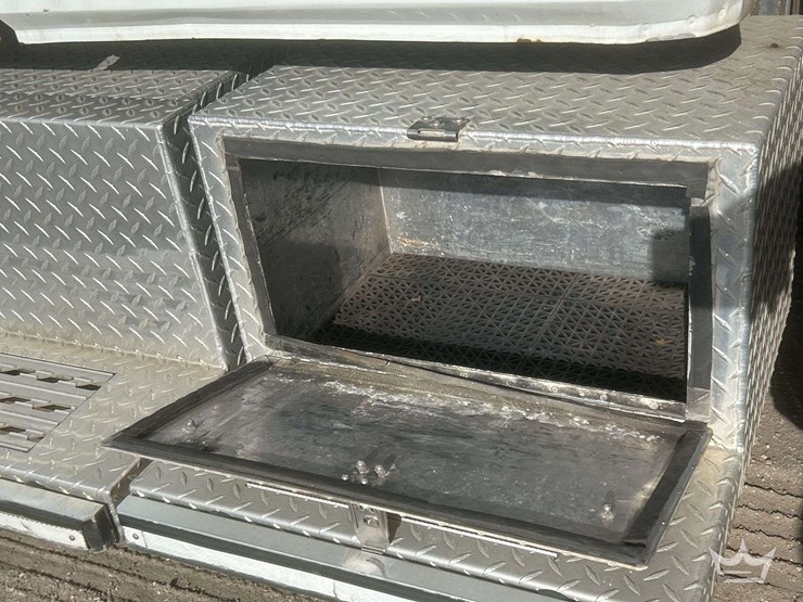 2003-freightliner-fl60-image-21