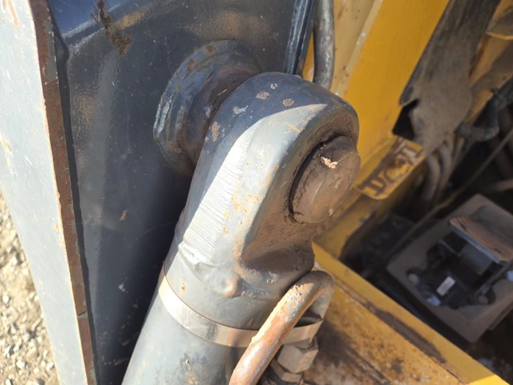 john-deere-329d-image-16