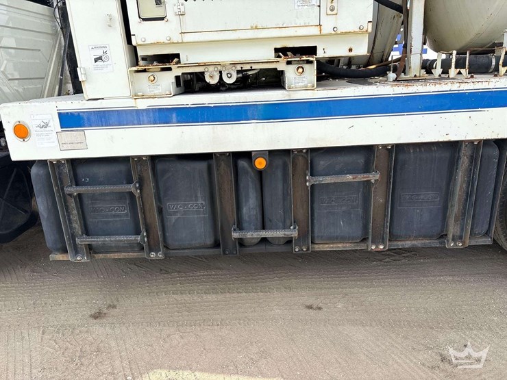 2009-international-7400-image-31