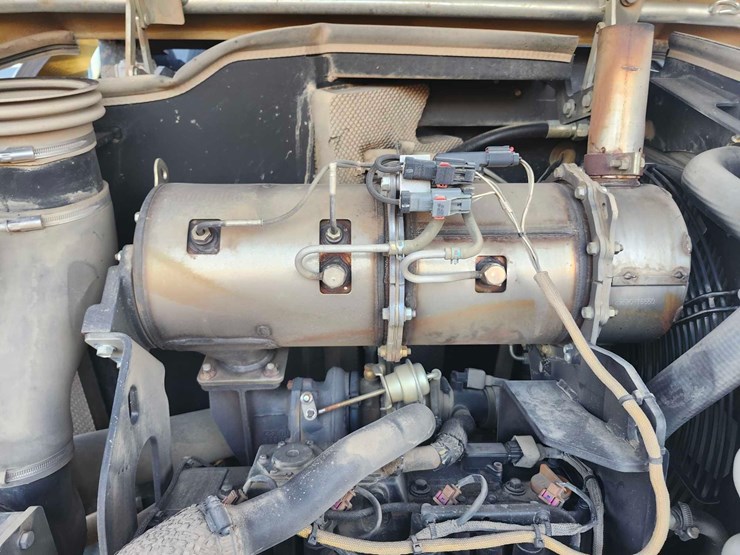 john-deere-324-image-29