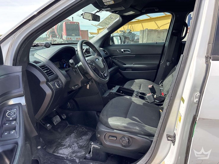 2017-ford-explorer-image-11