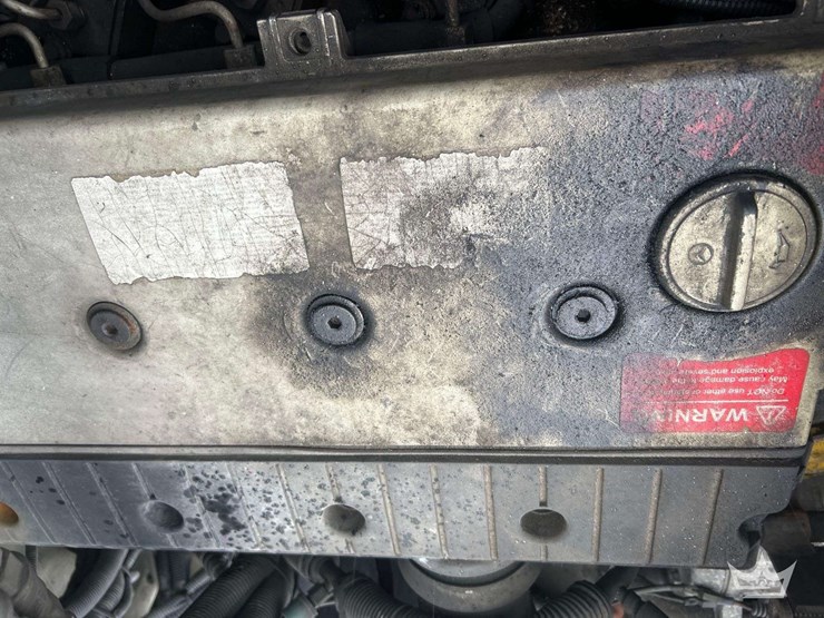 2004-freightliner-fl60-image-15