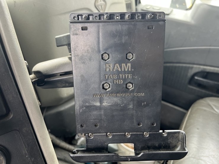 2009-international-7600-image-32