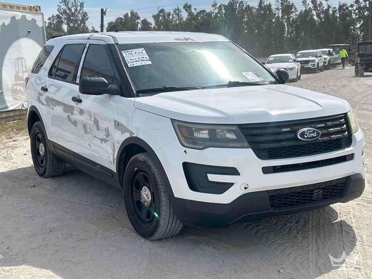 2017-ford-explorer-image-2