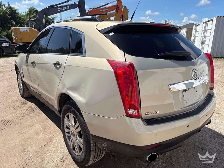 2010-cadillac-srx-image-4