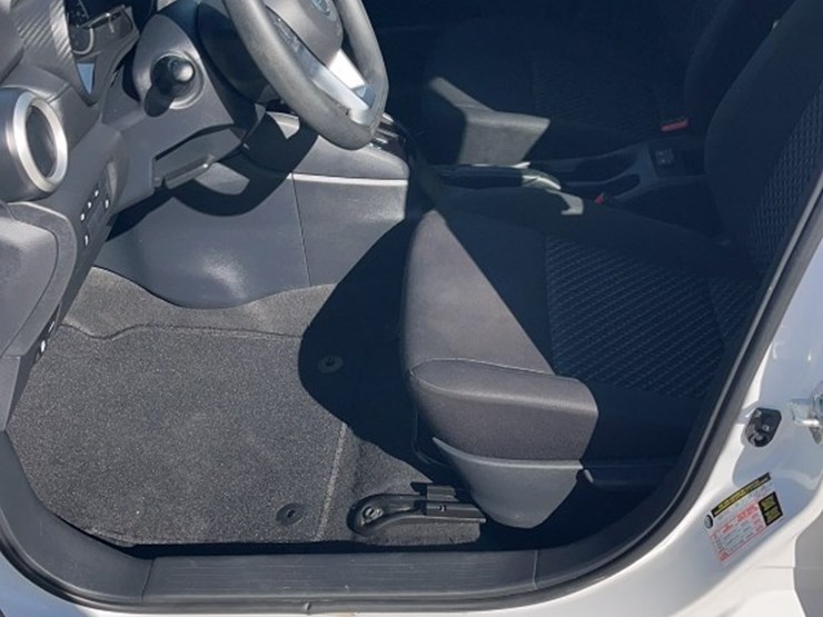 2021-nissan-versa-image-10