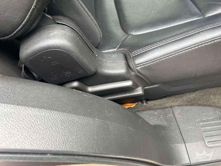 2015-ford-explorer-image-13