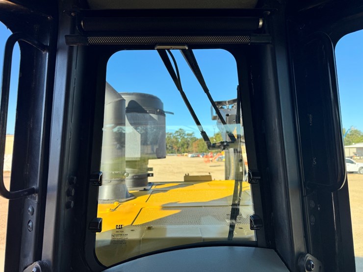 2019-caterpillar-d8t-image-47