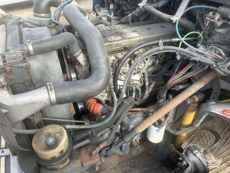 2003-freightliner-fl60-image-60