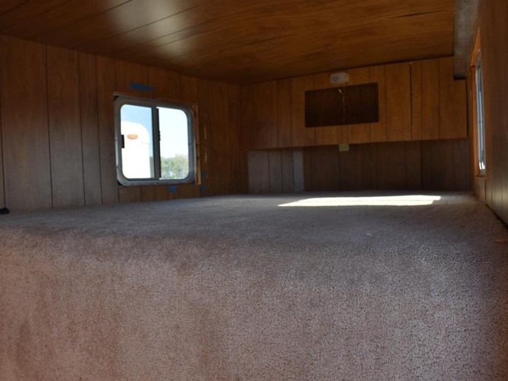 2009-6'-8"-featherlite-aluminum-livestock-trailer-w/-tack-room-(vin-#-4fg-b-image-11