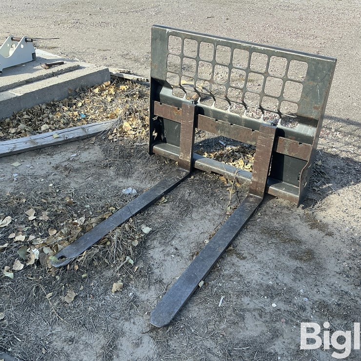 Skid Steer Pallet Forks