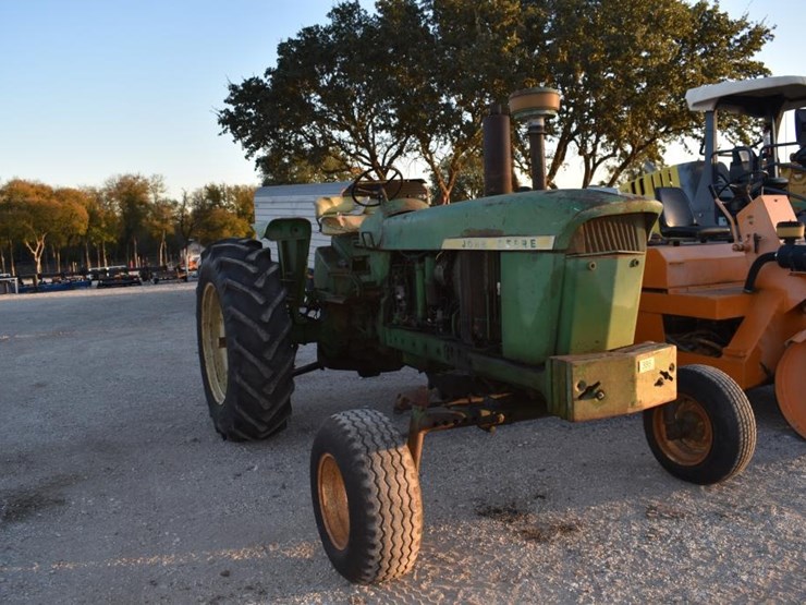 john-deere-4010-image-2