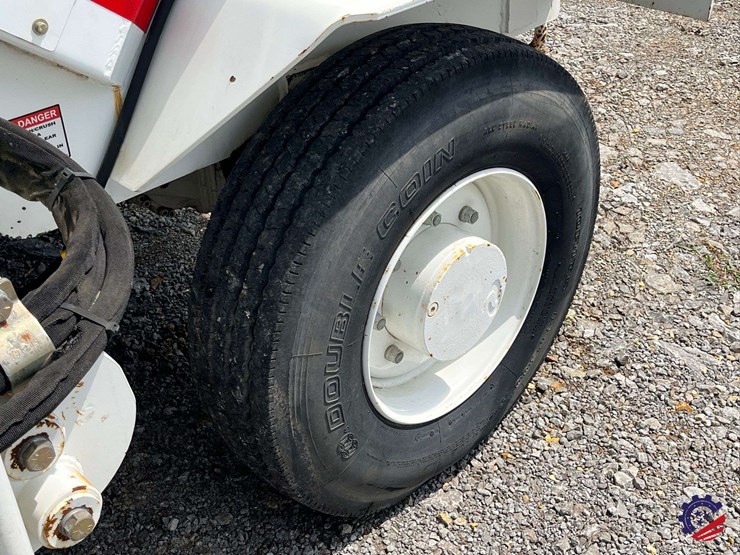 roadtec-cb100-sweeper-conveyor-image-10