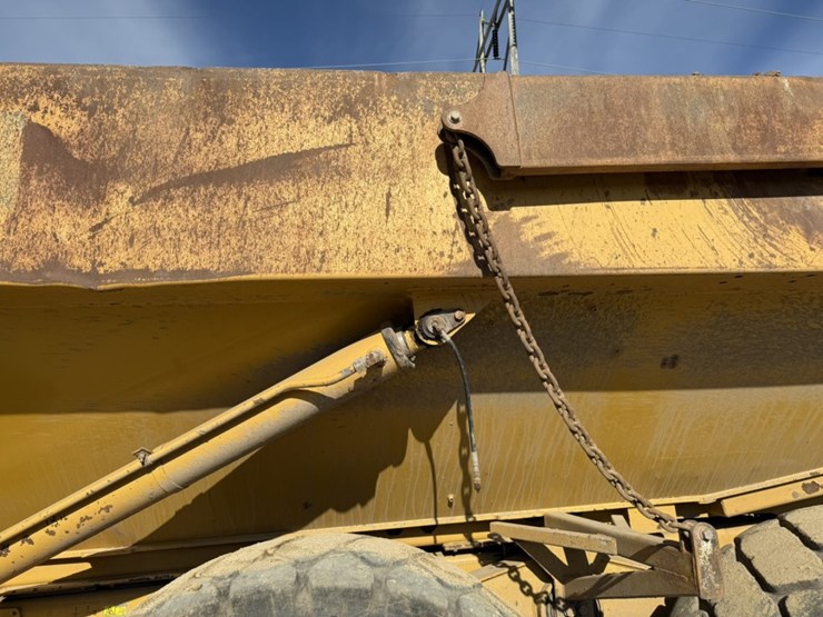 2010-caterpillar-740-image-29