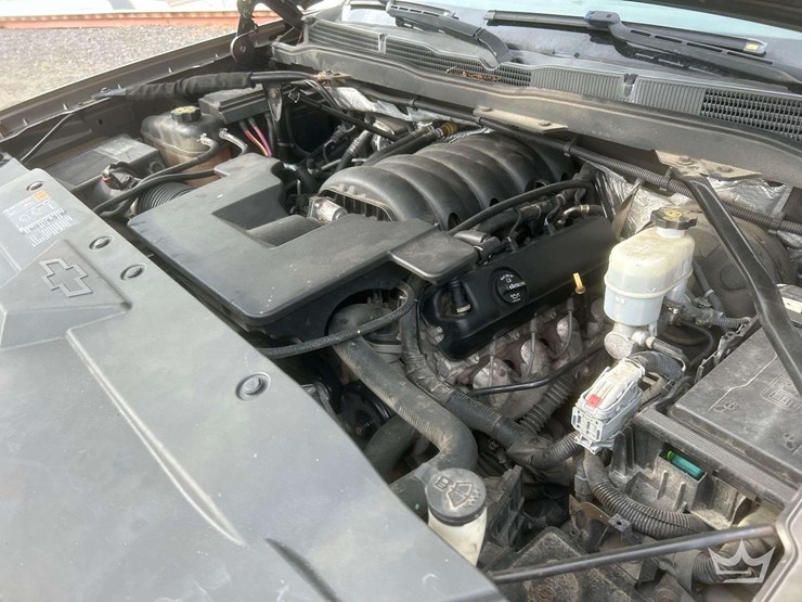 2014-chevrolet-silverado-4x4-crew-cab-pickup-truck-image-8