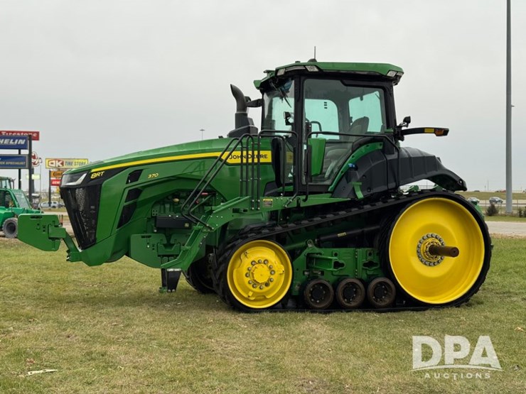 2022-john-deere-8rt-370-image-3