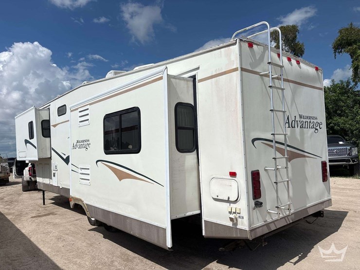 2004-fleetwood-wilderness-advantage-365-bsqs-38ft-t/a-5th-wheel-travel-trailer-image-42