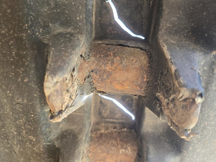 john-deere-329d-image-45