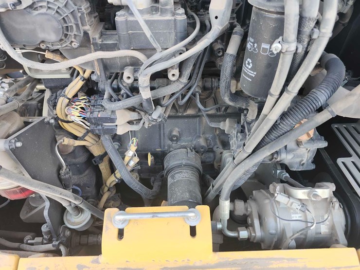 john-deere-324-image-31