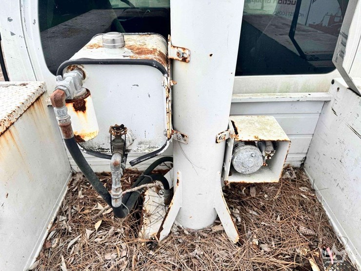 2005-chevrolet-c4500-altec-bucket-truck-image-23