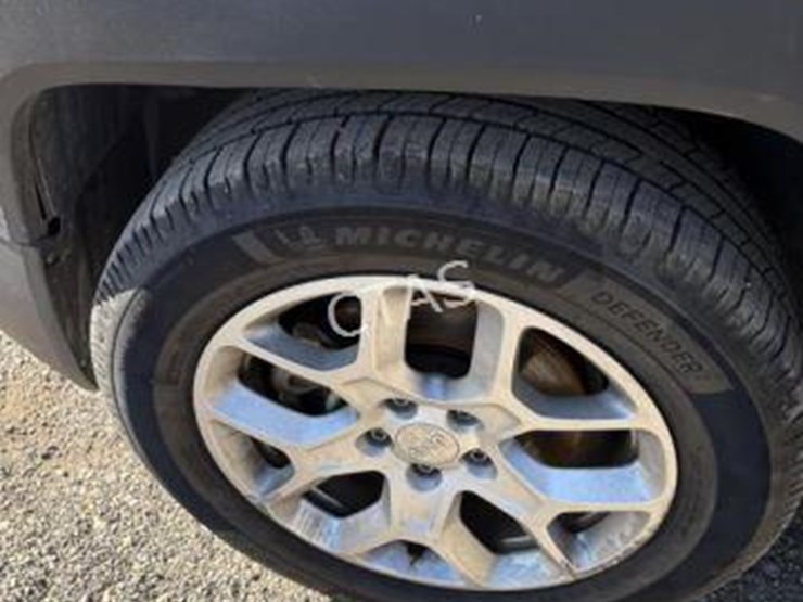 2015-jeep-renegade-image-11