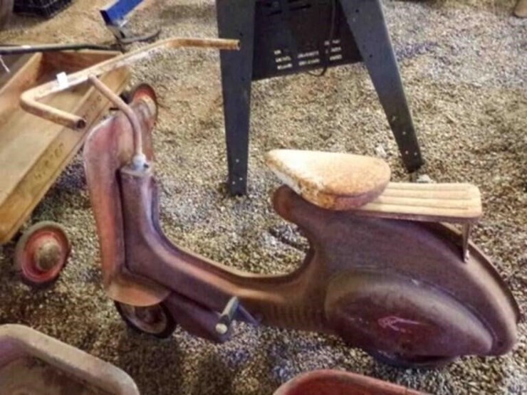 vintage-metal-riding-toy-image-1