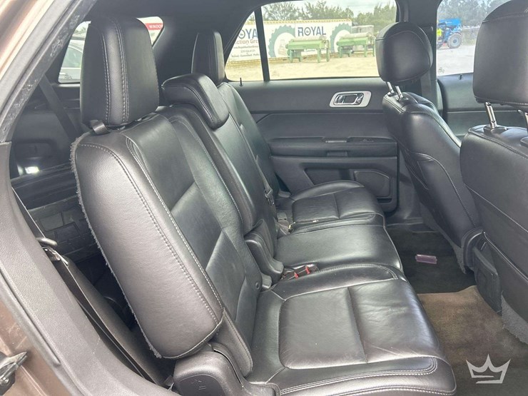 2015-ford-explorer-image-12