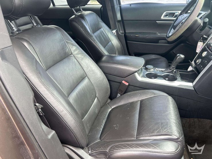 2015-ford-explorer-image-15