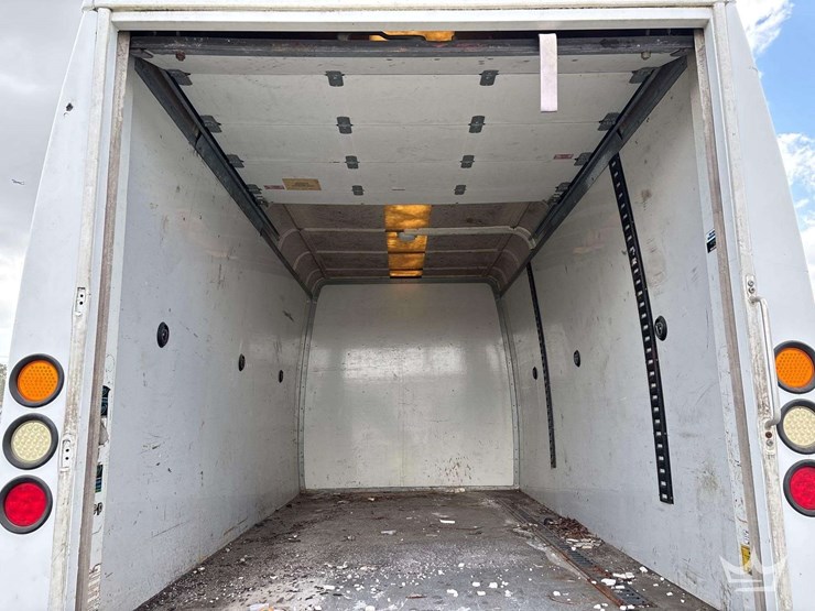 2011-isuzu-npr-image-20